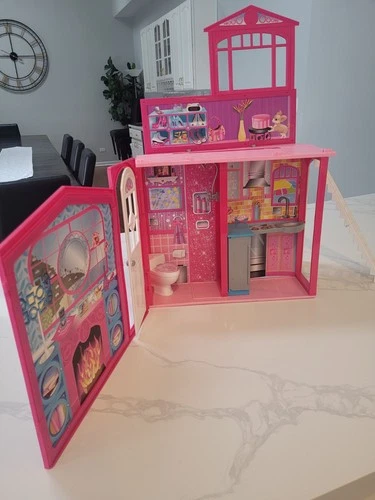 2009 Mattel Barbie Glam Vacation Beach House Fold N' Go Toy Playset
