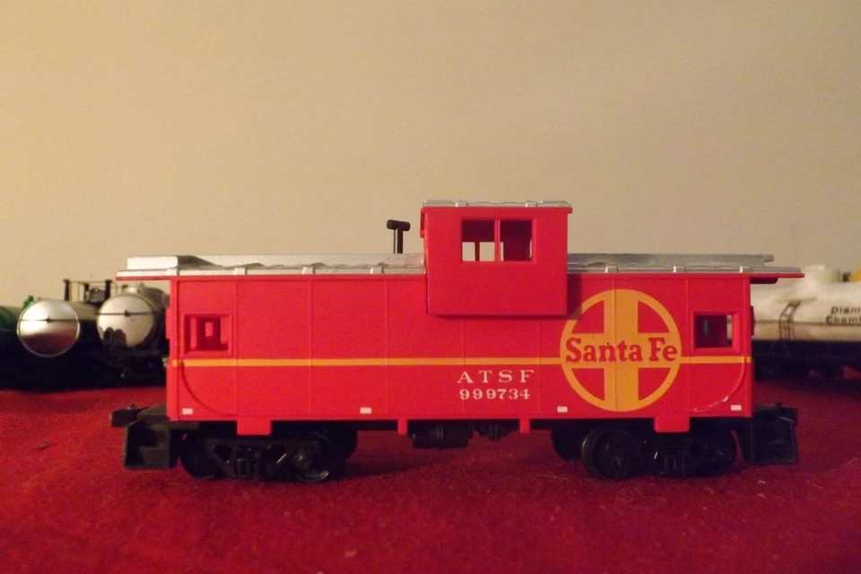 HO Scale Walthers Trainline, Caboose, Santa Fe ATSF, Red, #999734 - Image 4 of 4