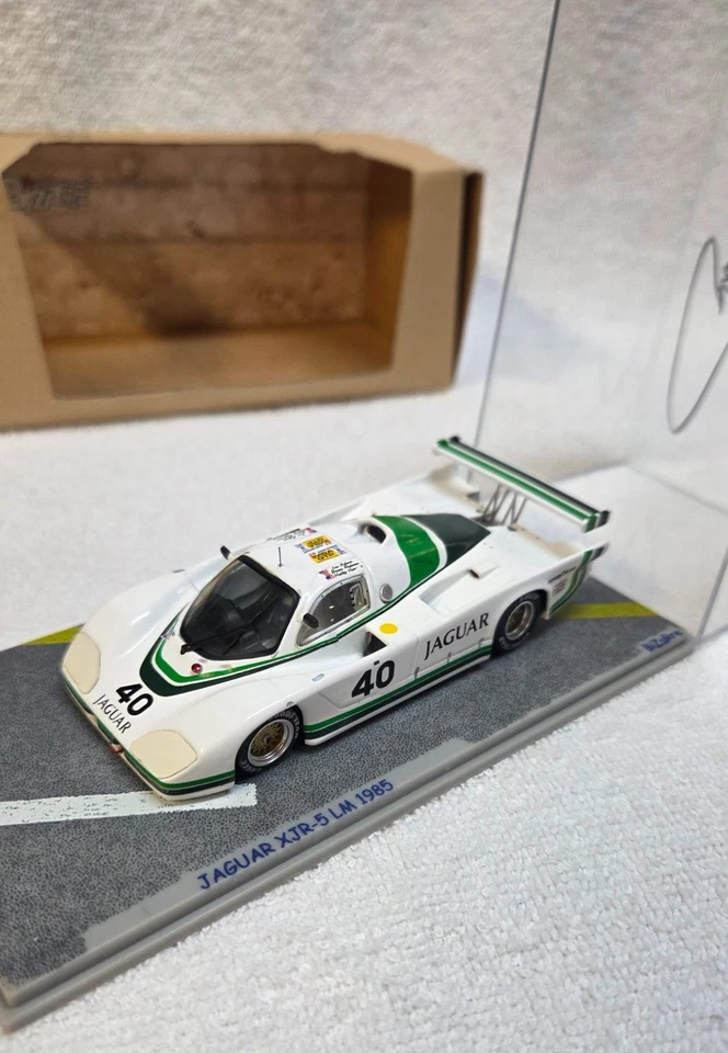 Bizarre by Fernando Pinto 1/43 Jaguar XJR-5 #40 1985 signed by Haywood & Redman - Image 4 of 4
