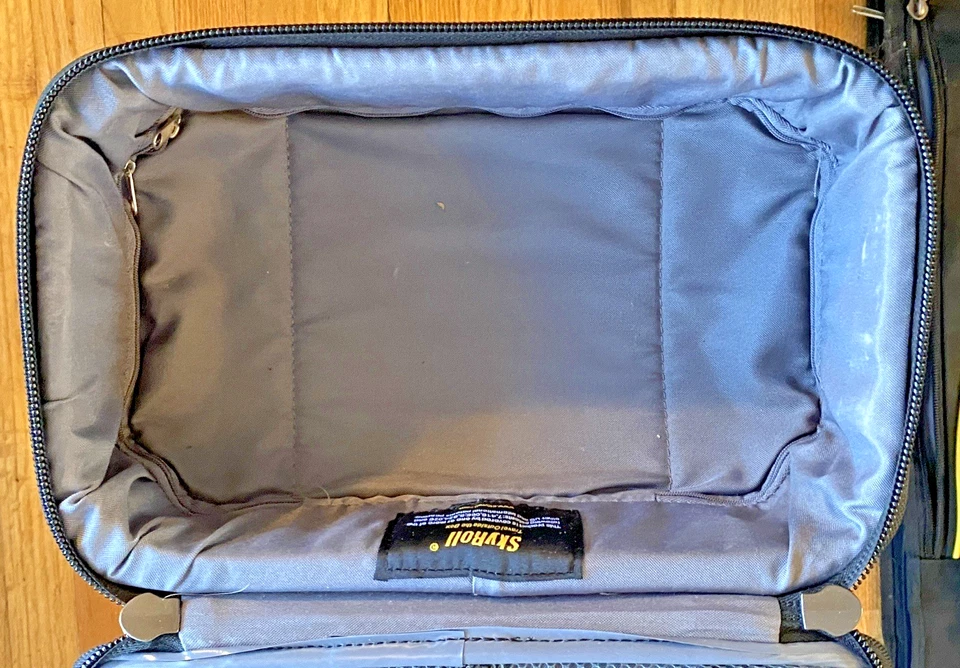 Maleta de mano con ruedas Sky Roll 23" equipaje de viaje y bolsa de ropa de lona negra Foto 2 de 4