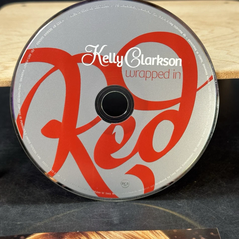 Kelly Clarkson Wrapped In Red Holiday Music CD Christmas NO JEWEL CASE 2013 - Imagem 3 de 4