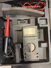 Fluke 27/FM Multimeter With Probe And Leads