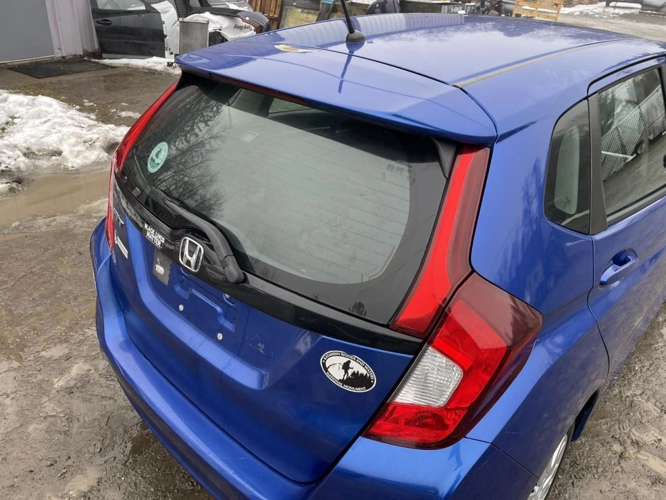2015-2017 Honda Fit Tail Gate Blue Dented At The Top Foto 3 de 4