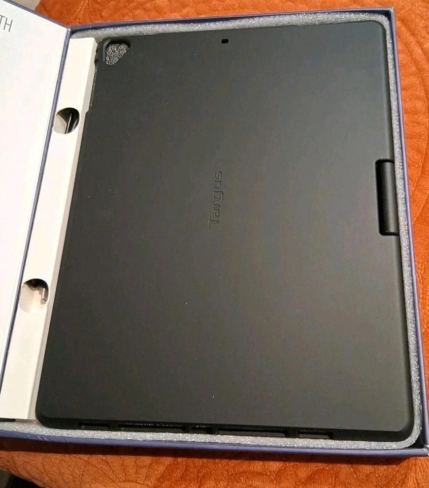 Targus VersaType 4-in-1 Keyboard Case for iPad Air And iPad Air 2  New In Box   - Image 3 of 4