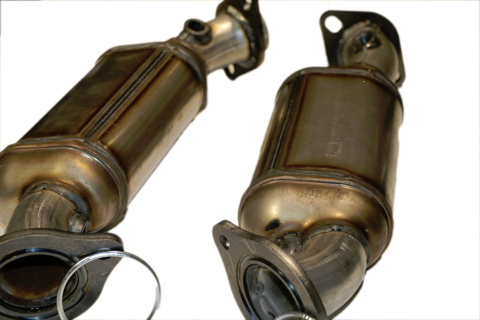 FITS CADILLAC CTS 5.7L CATALYTIC CONVERTERS (PASSENGER & DRIVER SIDE