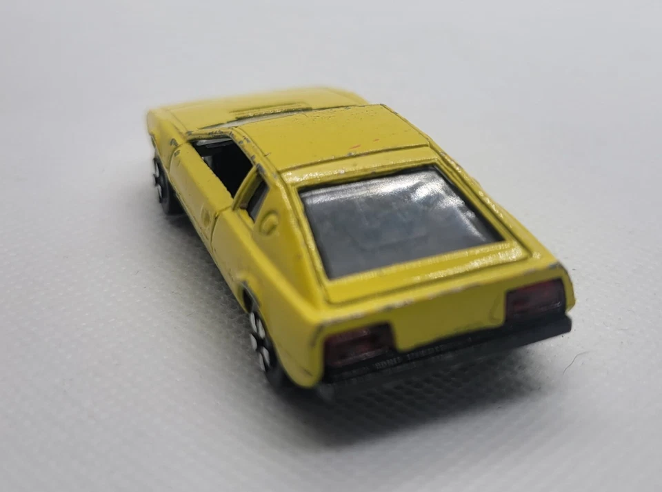 Vintage PlayArt Lotus Esprit – Diecast Yellow With Red Interior 1:64 Hong Kong - Imagem 2 de 4
