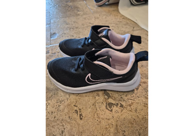Nike shoes kid size 11C star runner