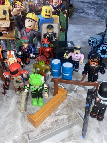 Roblox Figure Bundle Lot with Accessories - Picture 5 of 11