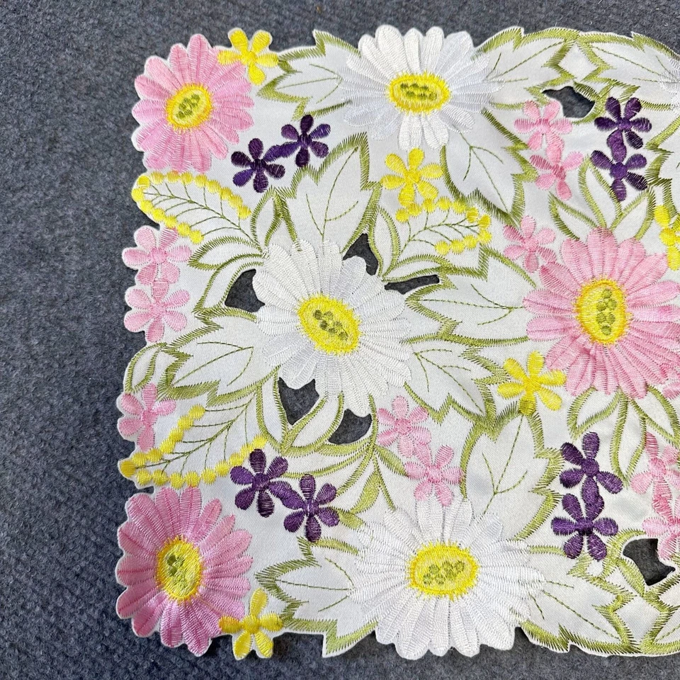 Set of 4 Vintage Embroidered Lace Placemats Rectangle Table Mats Doilies 11"x17" - Image 3 of 4