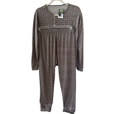 Women's Gray Stars Two Piece Pajama Set Size Medium Cozy Soft PJ Set NWT