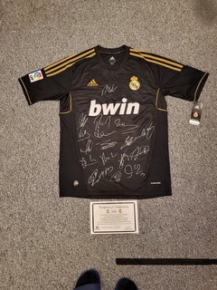 Real Madrid signed football shirt 17 Autographs including Cristiano Ronaldo