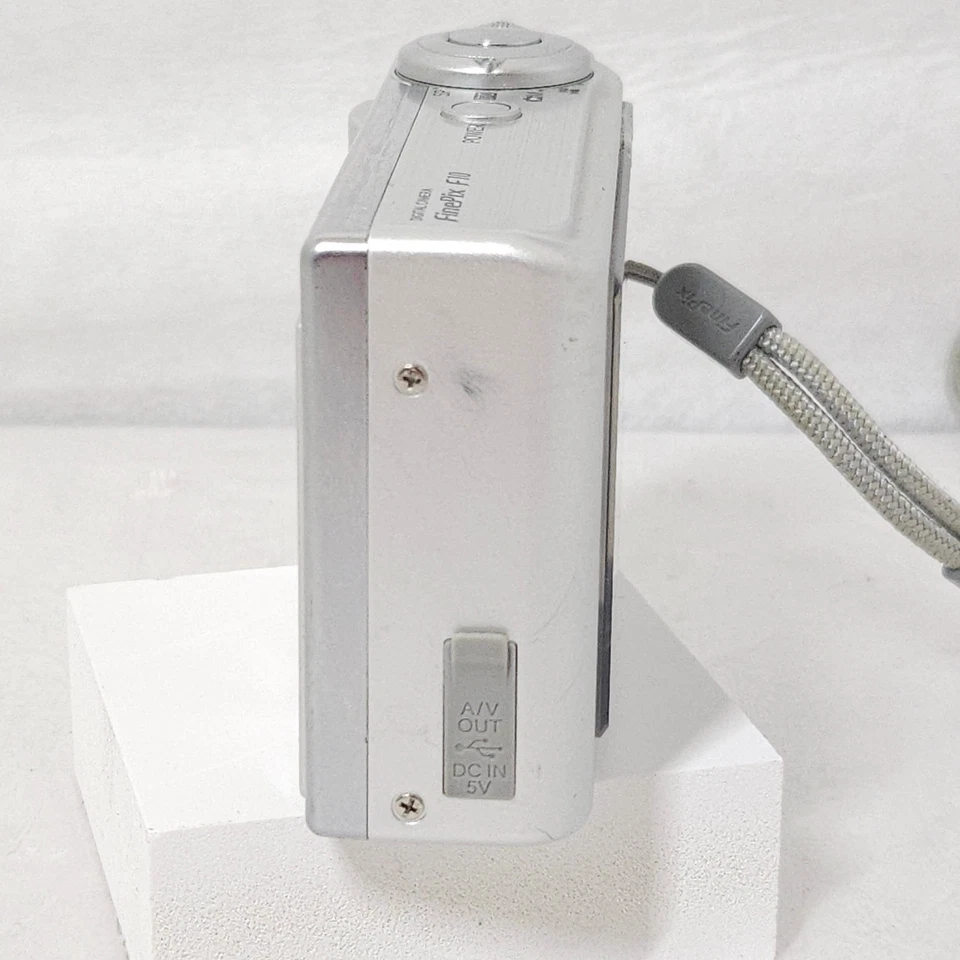 Fujifilm FinePix F10 6.3MP Digital Camera Silver UNTESTED With Battery - Image 4 of 4