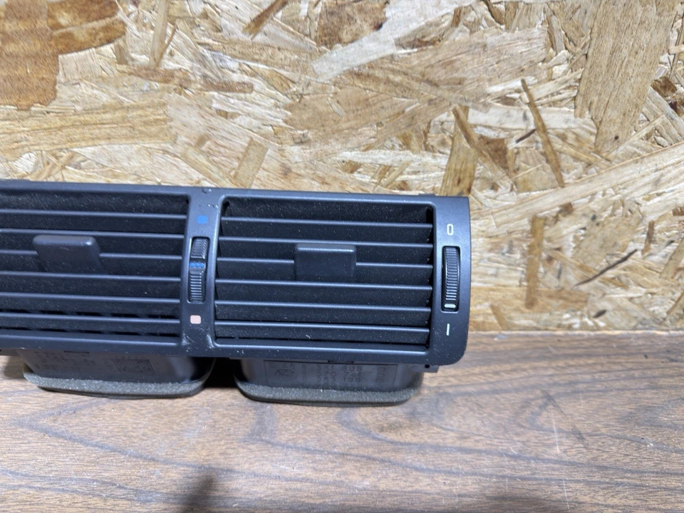 2003 BMW 330Ci CONVERTIBLE (E46) FRONT CENTER DASH HVAC A/C HEATER AIR VENT - Image 3 of 4