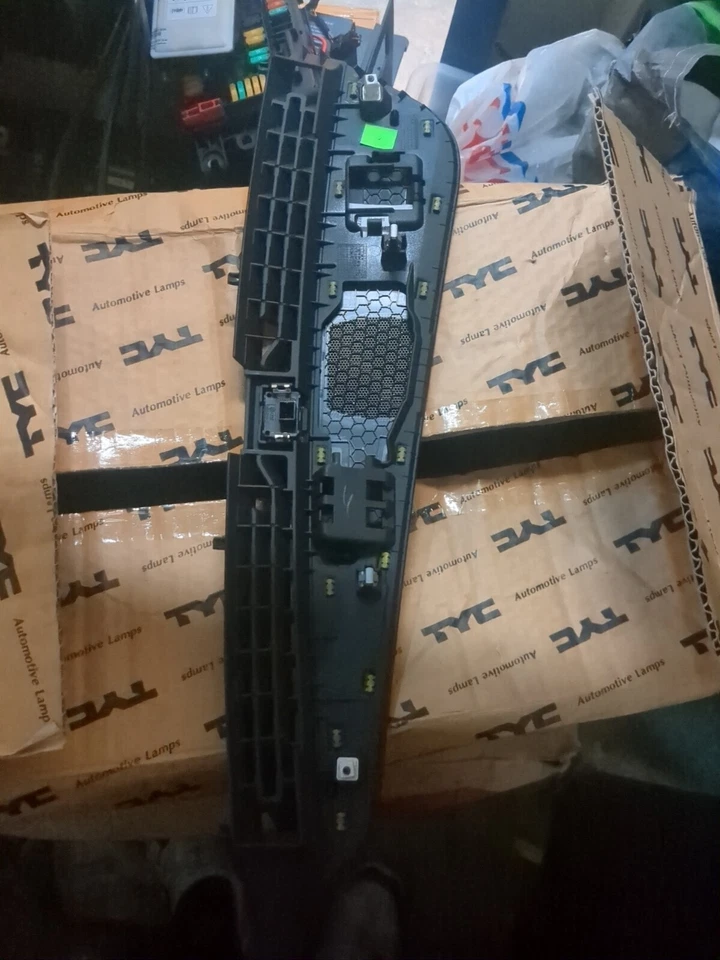 AUDI A3 S-LINE 2016-20 TOP DASHBOARD SPEAKER COVER 8V2819635D              P9228 - Image 2 of 3