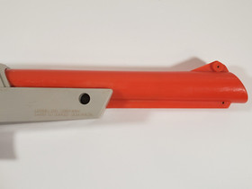 Nintendo Entertainment System [NES-005] Original Orange Zapper Light Gun 1985