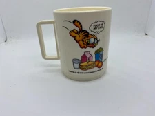 Vintage 1978 Jim Davis Garfield "FOOD IS MY LIFE" Cup Made in USA Deka Plastics