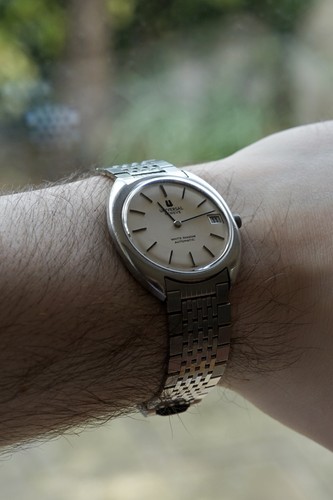 Universal Geneve White Shadow Date 867102 With Signed Gay Frer...