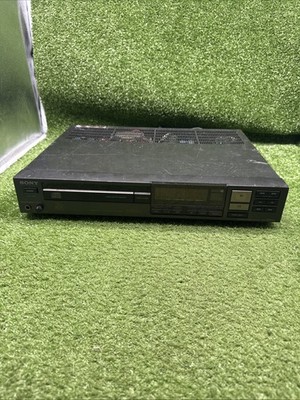 Sony CDP-520ES - Elevated Standard Compact Disc Player Parts Or Repair. S5