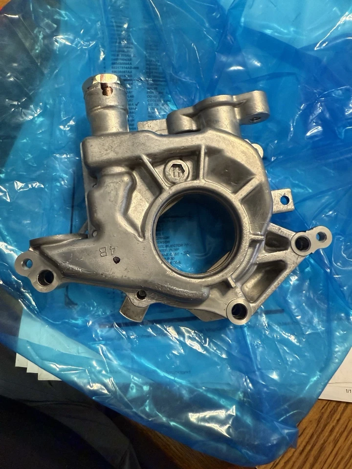 Bomba de aceite genuina Nissan 15010-9HP0A 2016-2024 ALTIMA MAXIMA QUEST MURANO 3,5 L Foto 2 de 3