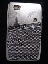 VINTAGE NIPCO SIX TRANSISTOR AM RADIO WITH LEATHER CASE