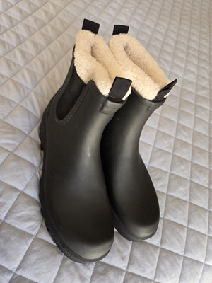 Cougar Women s Black Chelsea Ankle Boots Rubber Round Toe Faux Fur Lined 9