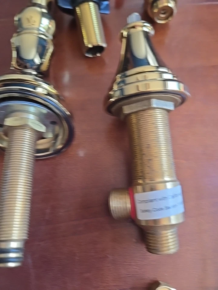 Grifo de cocina Kingston Tudor de latón con rociador latón pulido incompleto/piezas Foto 4 de 4