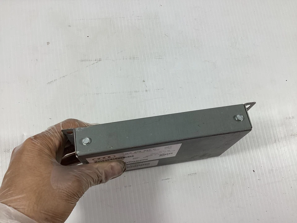 Módulo de radio control satelital AUDI TT 2007-2010 8E0 035 593 M OEM. Foto 2 de 4