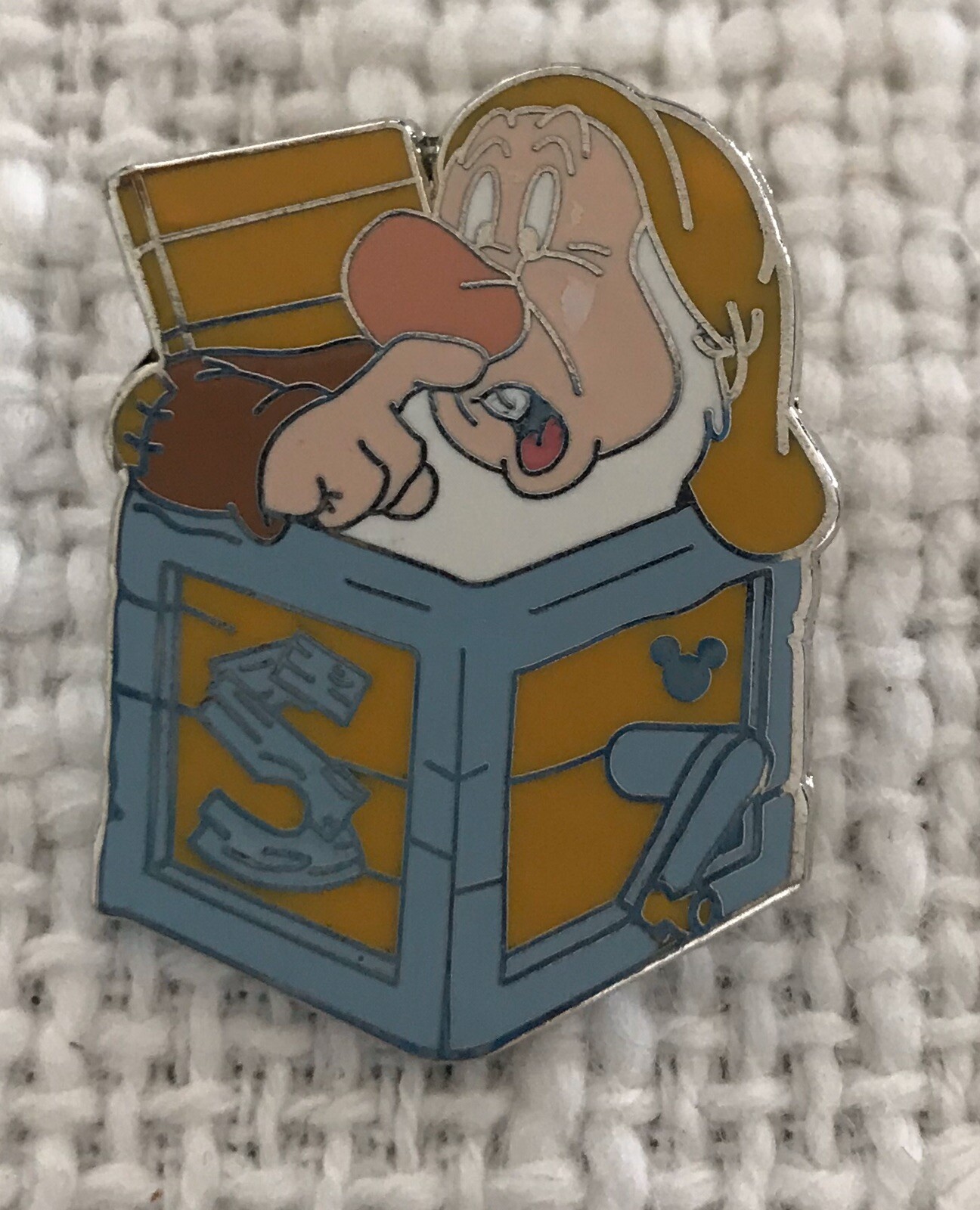 Disney DLR  Sneezy Jack In The Box Snow White And Dwarfs Hidden Mickey Pin