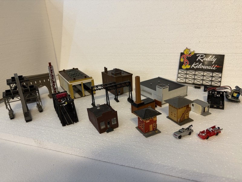 N Scale Lot of 17 Buildings and Accessories For Parts, Repair, Kitbashing