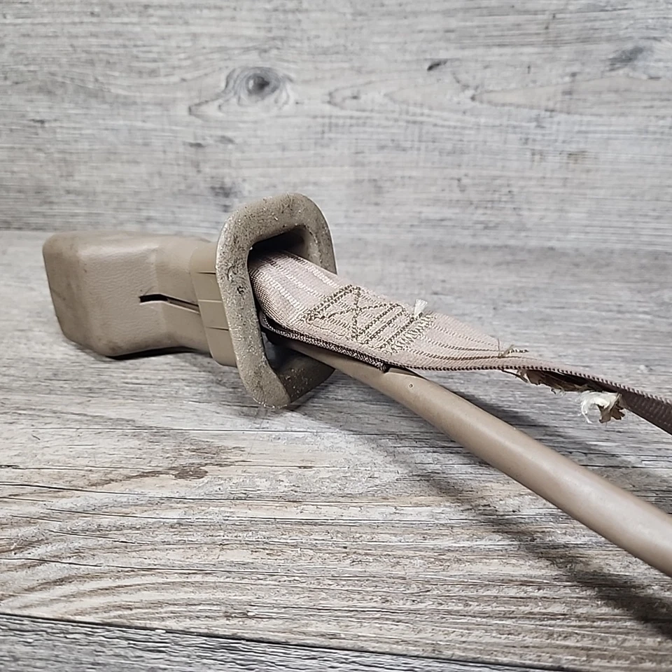 88-98 1988 SILVERADO C1500 OBS СКАМЕЙКА ПРАВЫЙ ПАССАЖИРСКИЙ ПЕРЕДНИЙ РЕМЕНЬ БЕЗОПАСНОСТИ ПРЯЖКА ЖЕЛТОВАТО-КОРИЧНЕВЫЙ - Изображение 4 из 4