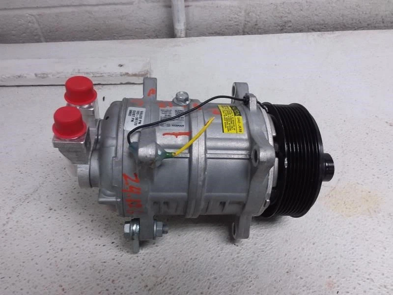 Mercedes-Benz Sprinter 2500 Aux 2023 techo aire acondicionado compresor OEM ID 103-56120 Foto 3 de 4