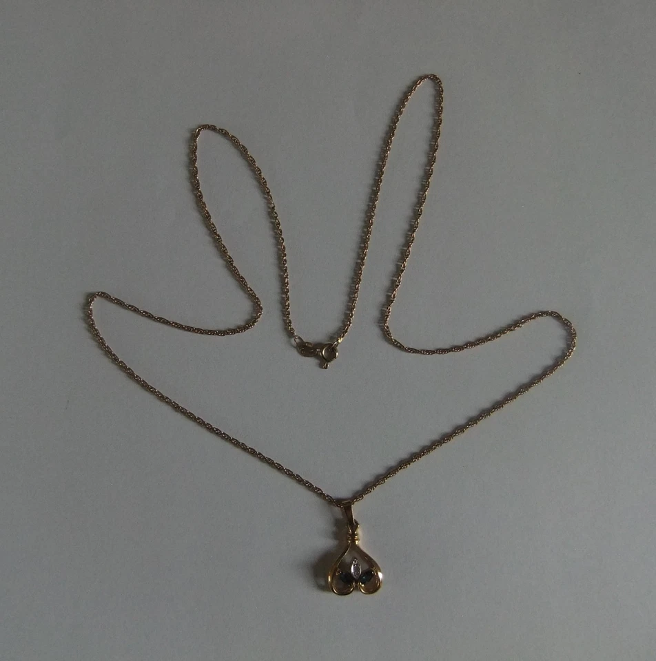 9ct. COLGANTE CORAZÓN DIAMANTE Y ZAFIRO ORO Y CADENA 21" Foto 2 de 4