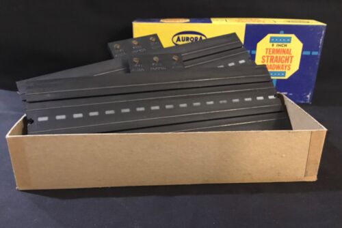 Aurora Model Motoring #1520 Striped 9” Terminal Straight Roadways 4 Pieces w Box - Picture 6 of 6