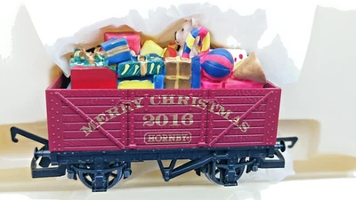 Hornby R6777 Seven Plank Hornby Christmas Wagon 2016 with "Toy" Load NEW
