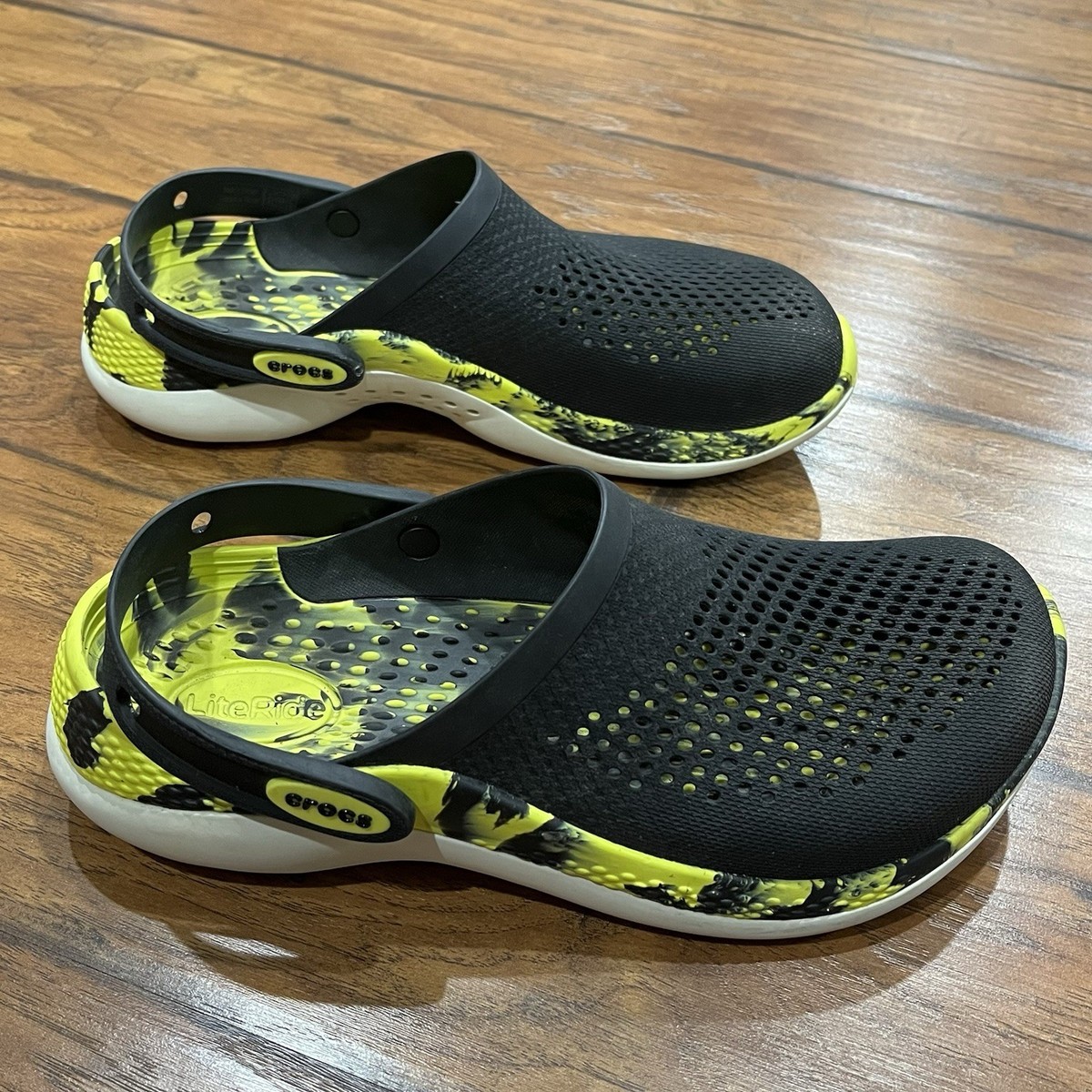 Crocs LiteRide 360 Black Mesh Yellow Marbled Clogs Unisex  display picture 1