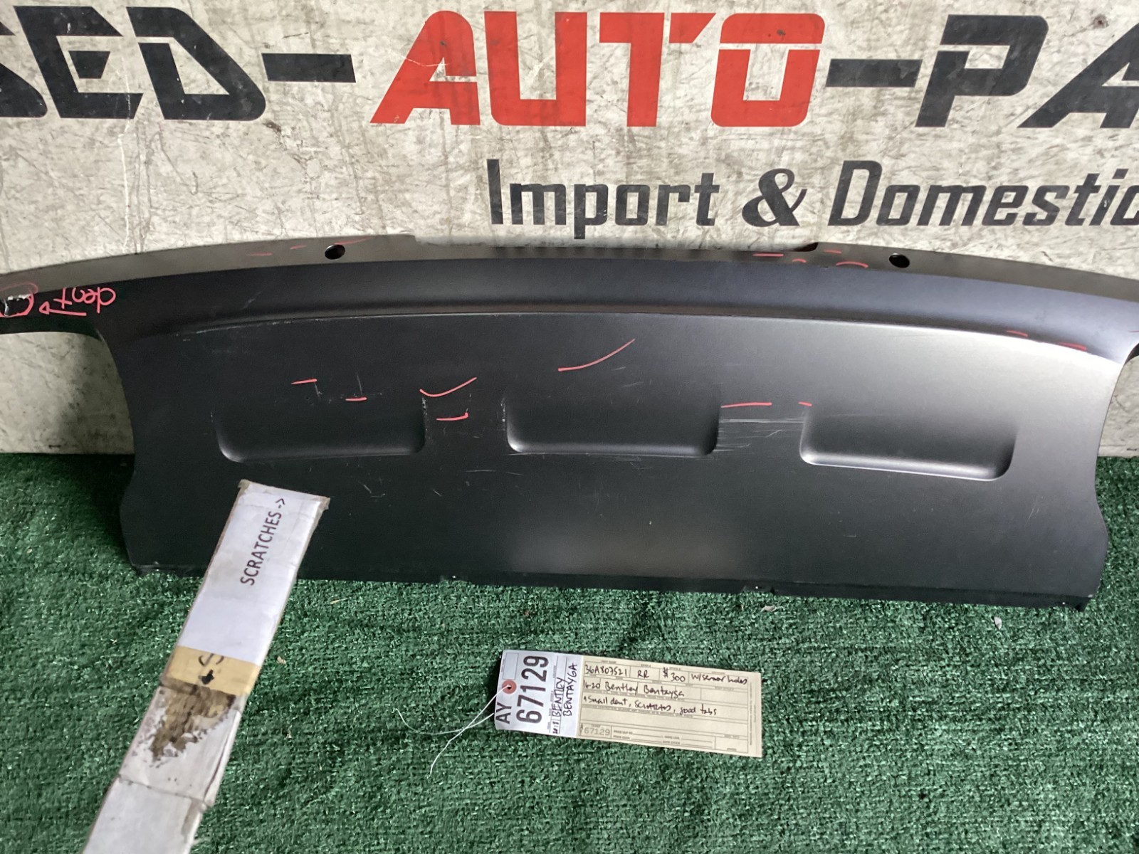 1dent 2016 2020 BENTLEY BENTAYGA REAR LOWER BUMPER VALANCE MOLDING OEM AY67129