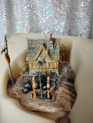 Lowell Davis ''Just Check The Air'' Figurine Route 66 Gas Station Schmid Ltd Ed