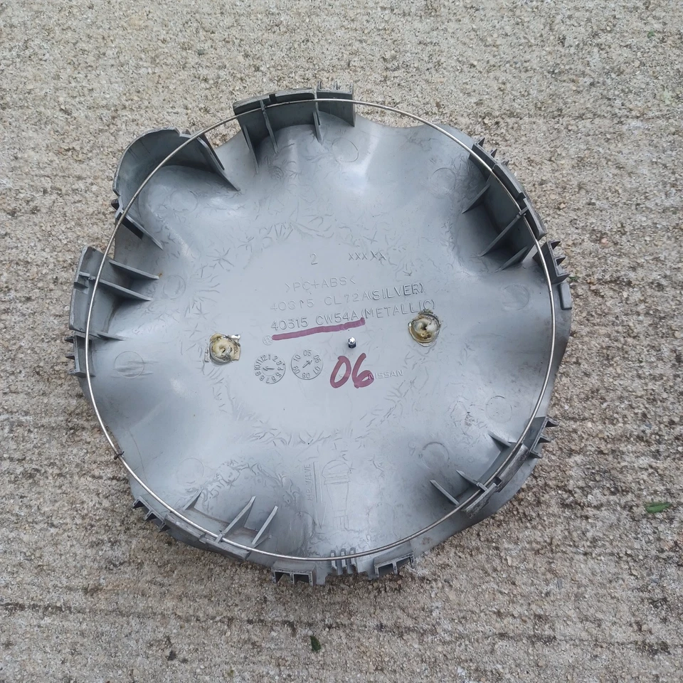 Tapa central Infiniti FX45, Q45, Hyper Silver, 2006-2008, parte # 40315 CW54A 06 Foto 3 de 3