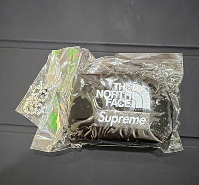 Supreme x The North Face Floating Keychain, Black SS20
