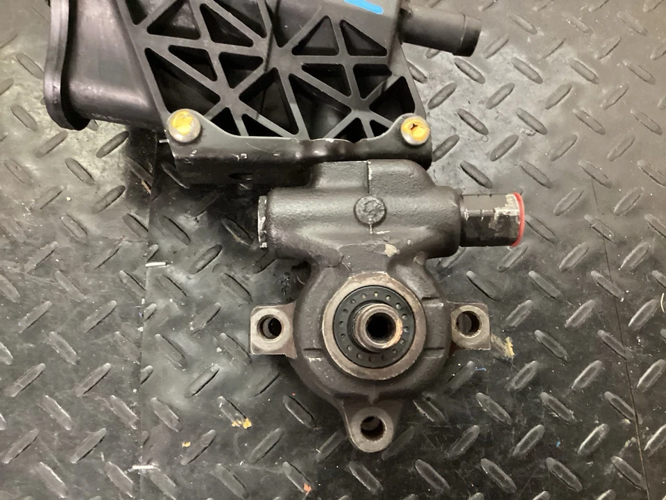 Bomba de dirección asistida Dodge Durango 2004-2007 OEM 4,7 L Foto 3 de 4