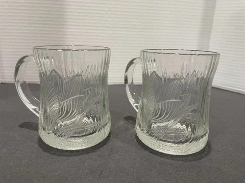 Set Of 2 Vintage Arcoroc From France Canterbury Crocus Glass Coffee Tea  Mugs