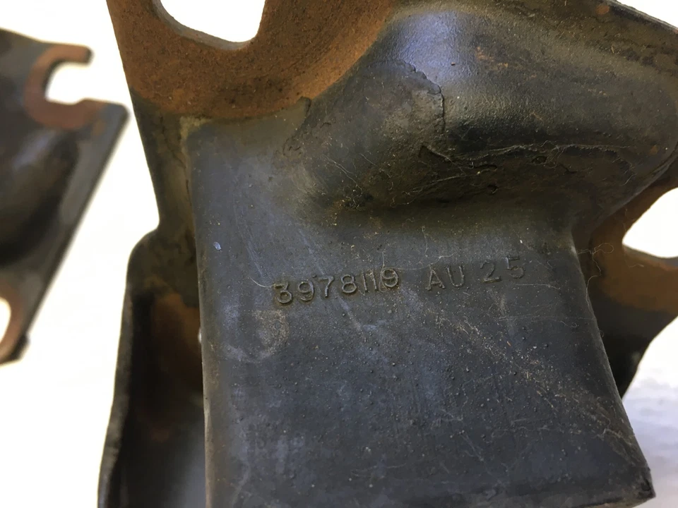 Par de soportes de motor Chevrolet Vega Monza 1971-77 3978119 3978120 nuevo de lote Foto 2 de 4