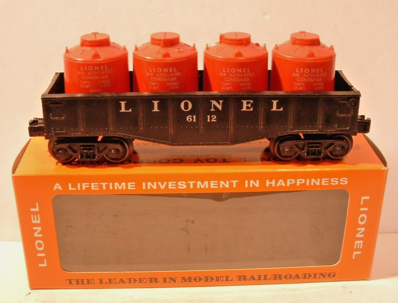 VINTAGE LIONEL POSTWAR #6112 SHORT BLACK GONDOLA W/4 RED CANISTERS - RBOX - EXC