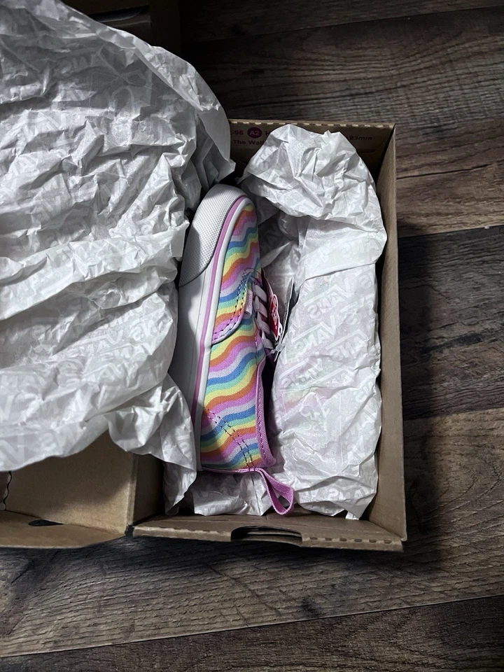 Furgonetas arco iris para niños pequeños nuevas con etiquetas talla 8 Foto 2 de 3