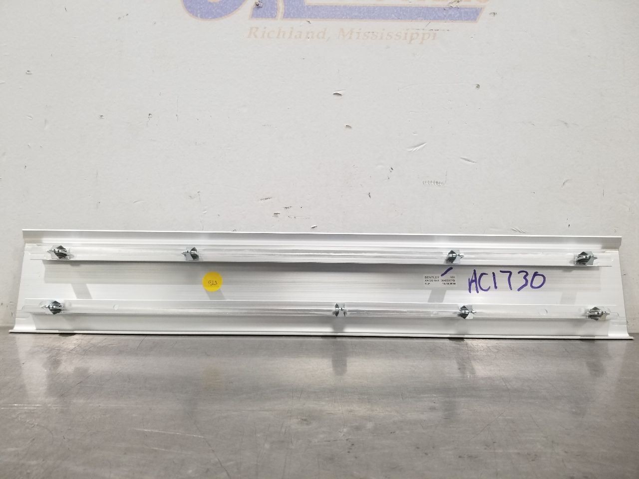 17 BENTLEY BENTAYGA INTERIOR DOOR SILL SCUFF PLATE TRIM FRONT RIGHT PASSENGER