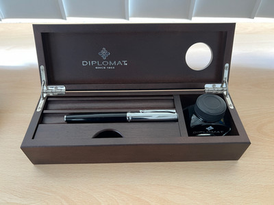 Diplomat Excellence A2 Füllhalter Set Feder M unbenutzt Wenge Edelholzkassette