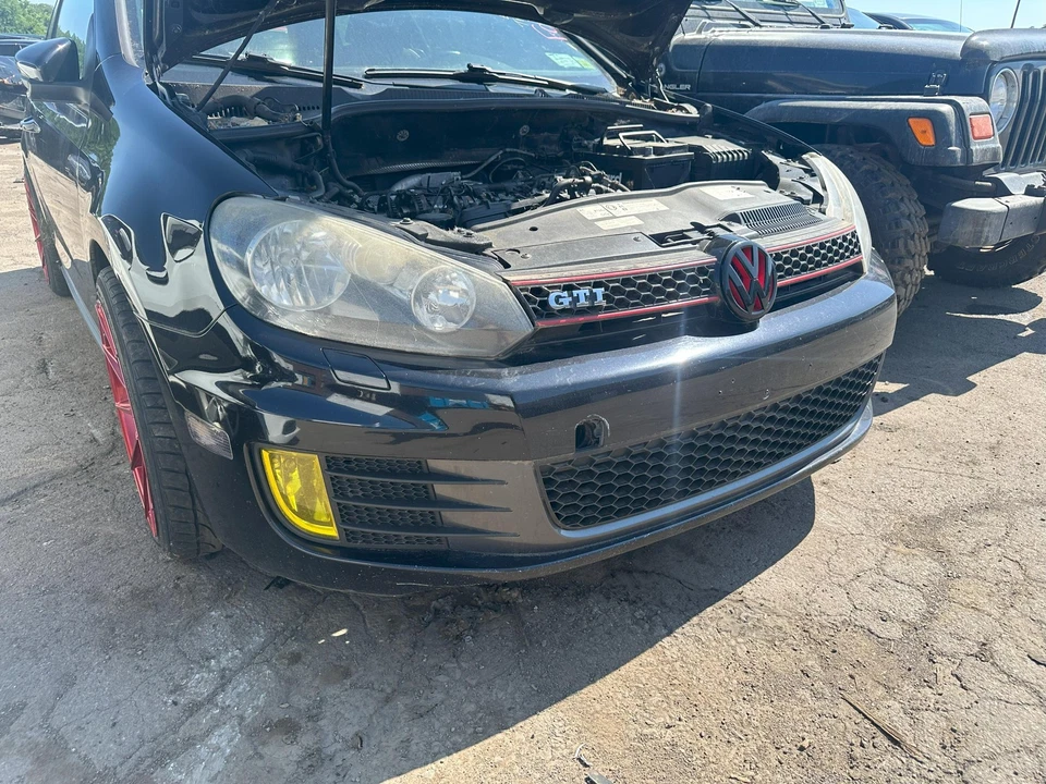 Used Front Bumper Assembly Front fits: 2012 Volkswagen Golf gti fog lamps w/head - Изображение 2 из 4