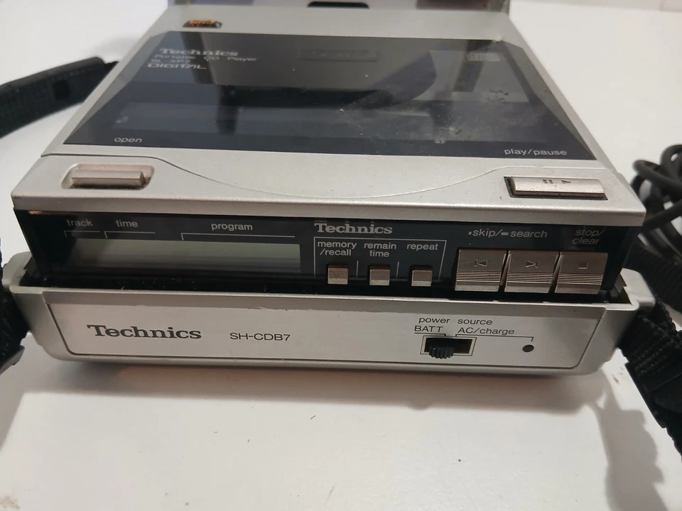 lettore CD portatile Technics SL-XP7 con l'unità di alimentazione SH-CDB7 Foto 3 de 4