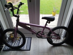 Pink Bmx Bike Brakes Work But Get A Bit Stiff At Times Tyres Need Replacing Ebay