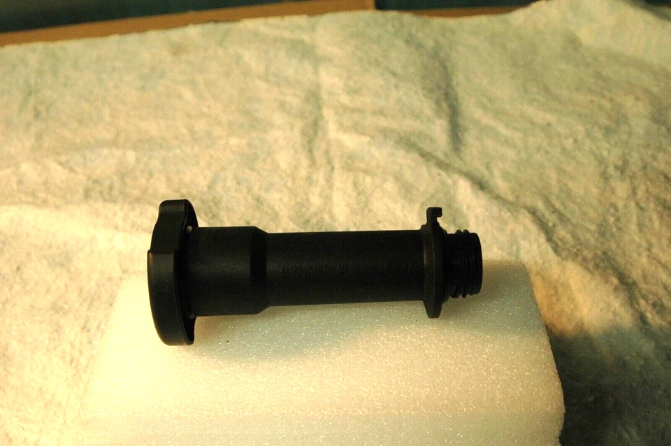 Land Rover LR3 2004-2008 cuello de llenado de aceite con tapa 4H23-6765-ABOEM Foto 3 de 3